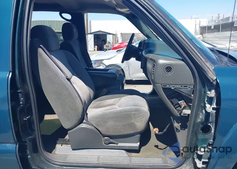 2003 Chevrolet Silverado 2500Hd Ls from USA, damaged, VIN 1GCHC23153F130075